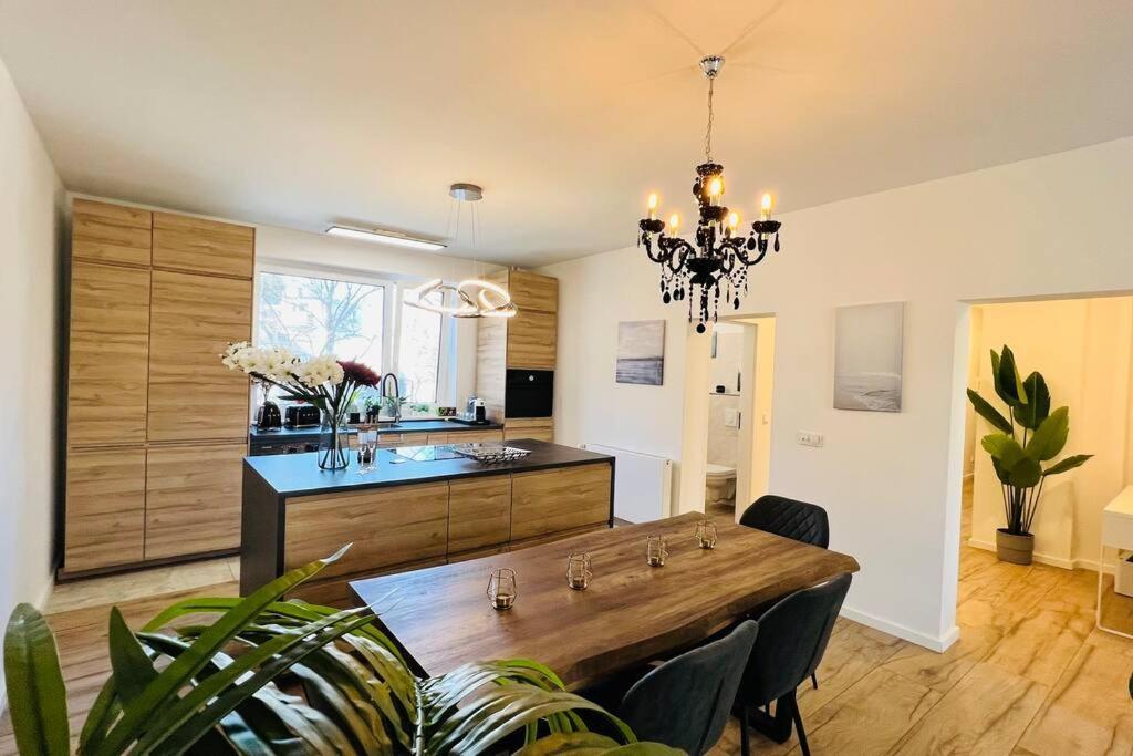 Designer 3 With Terrace & Parking *