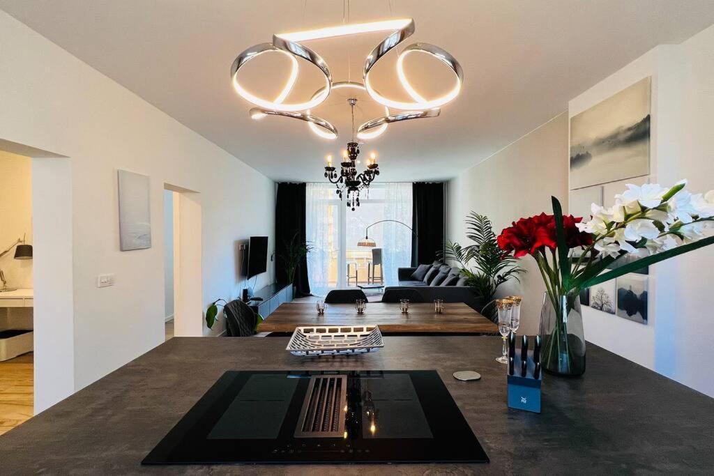 Designer 3 With Terrace & Parking *